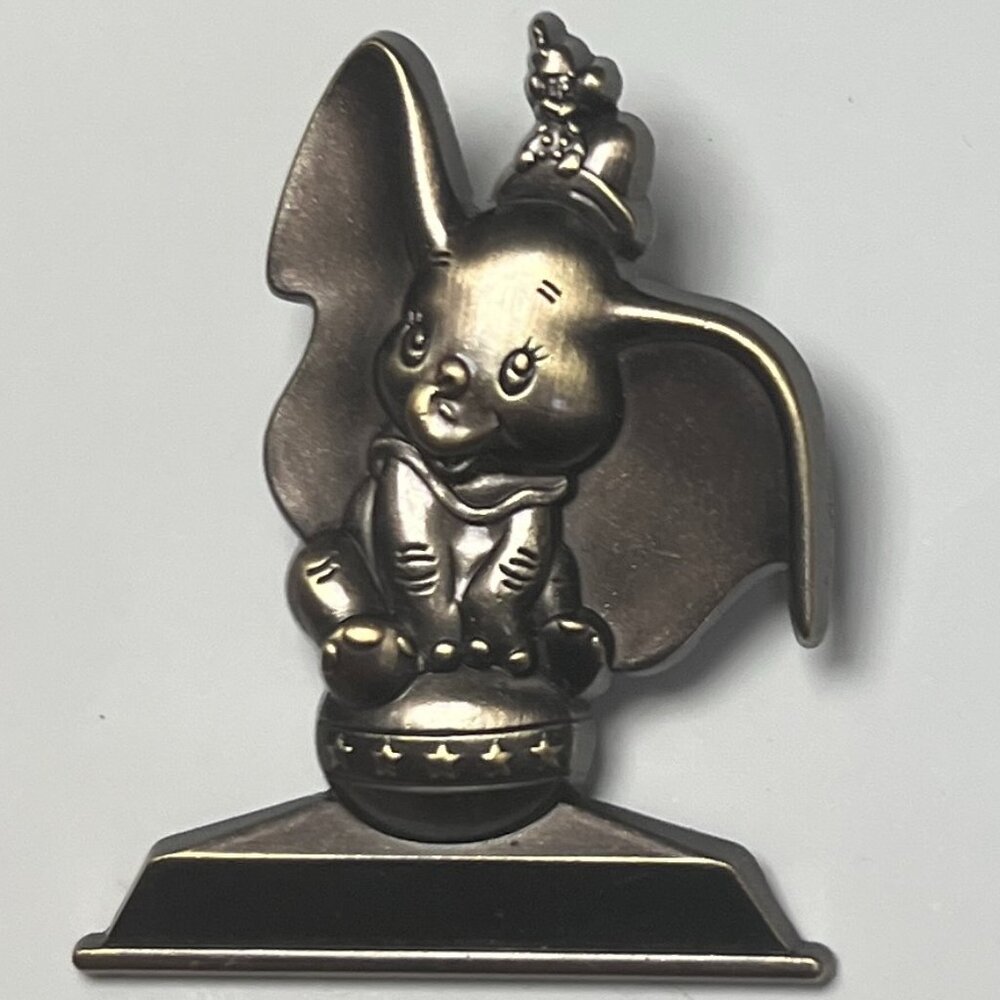 dumbo — wdw annual passholder gold statue disney pin 🐘✨